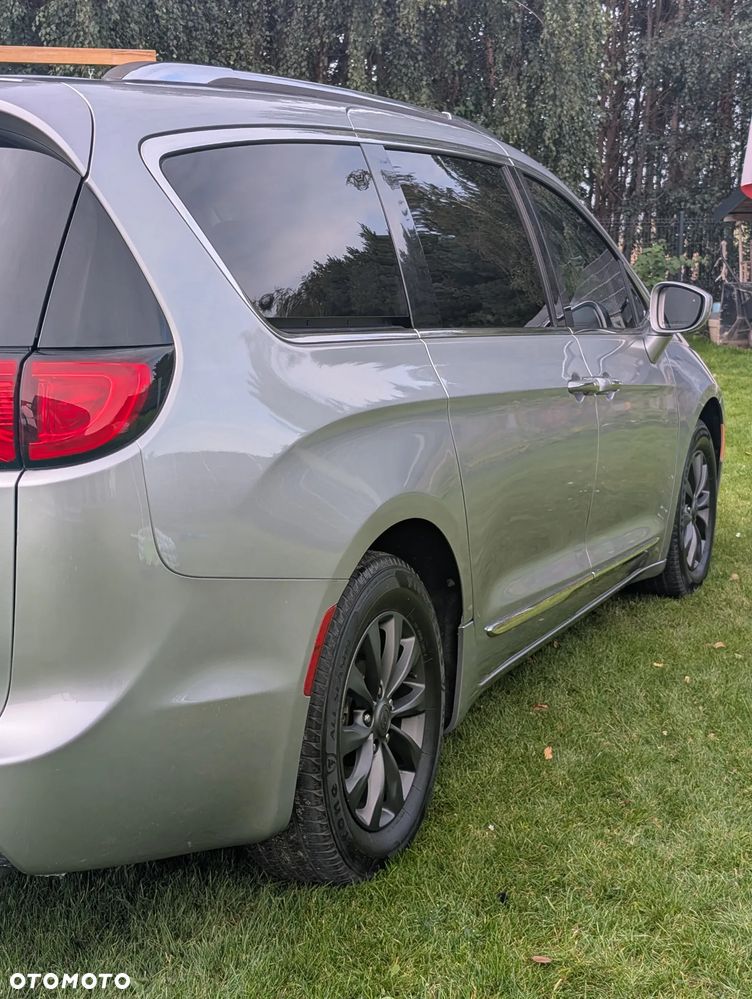 Chrysler Pacifica - 11