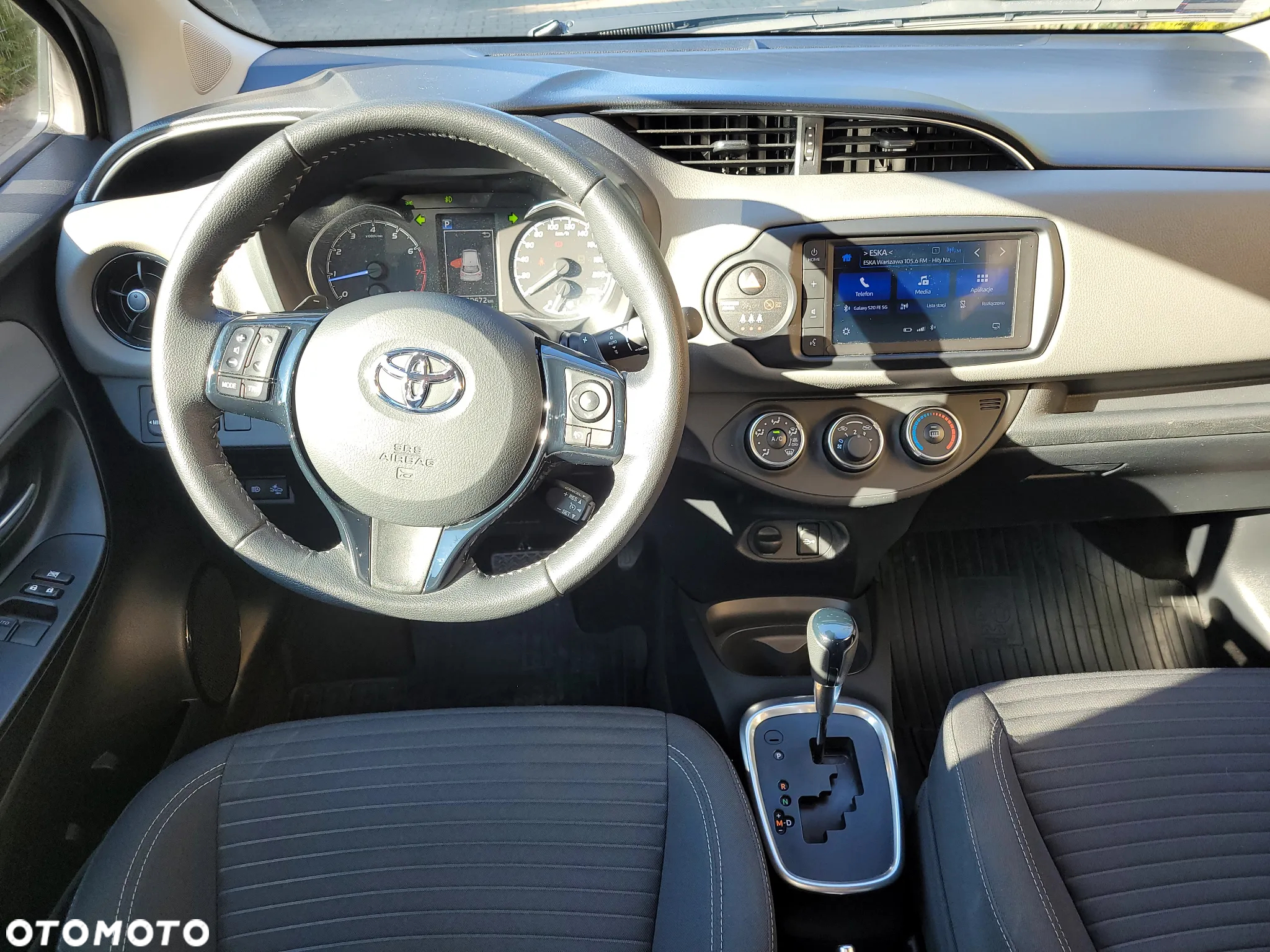 Toyota Yaris 1.5 Premium CVT - 27