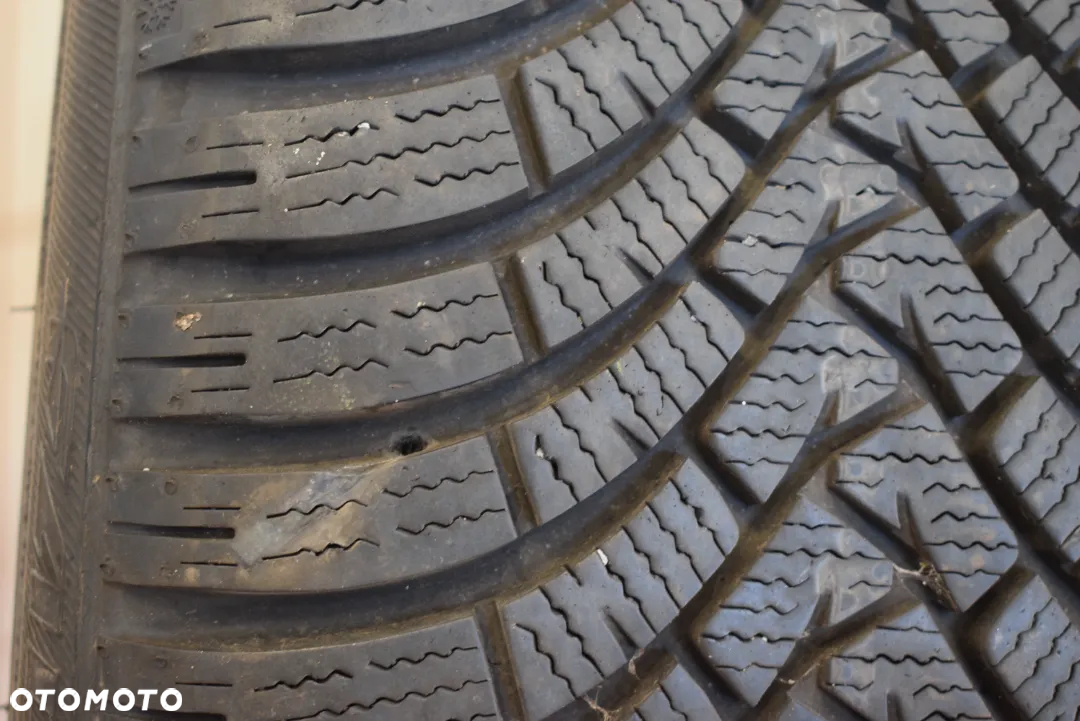 R18 225/40 Falken Eurowinter HS01 - 10