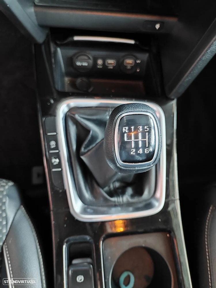 Kia Ceed SW 1.6 CRDi TX+SRF - 27