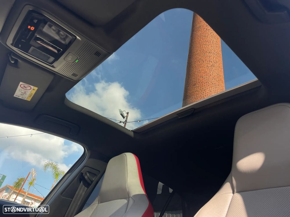 VW Golf Variant R 2.0 TSI OPF 4Motion DSG - 10