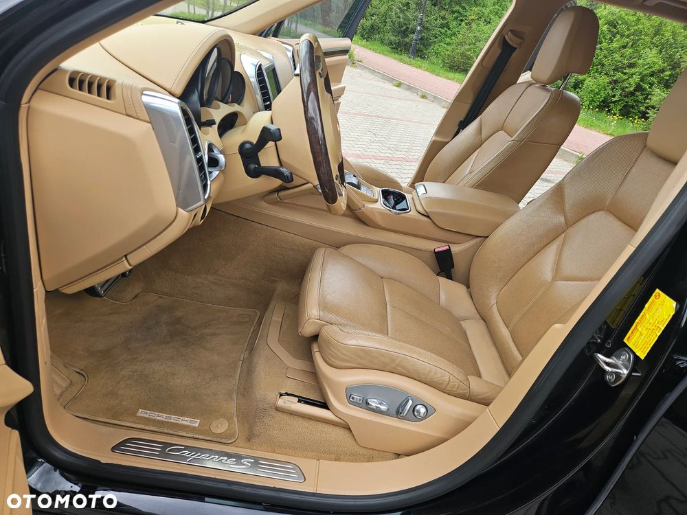 Porsche Cayenne - 26
