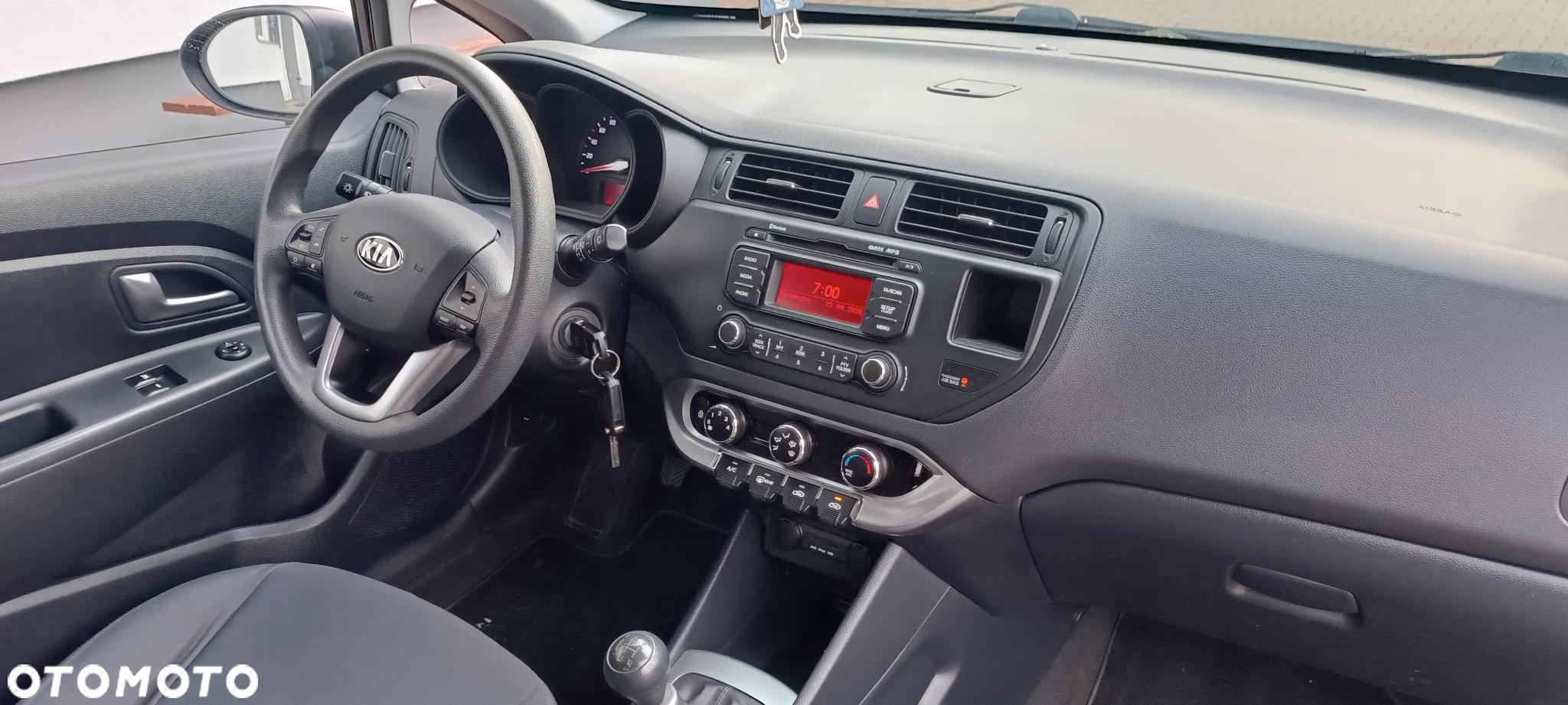 Kia Rio 1.2 Attract - 14