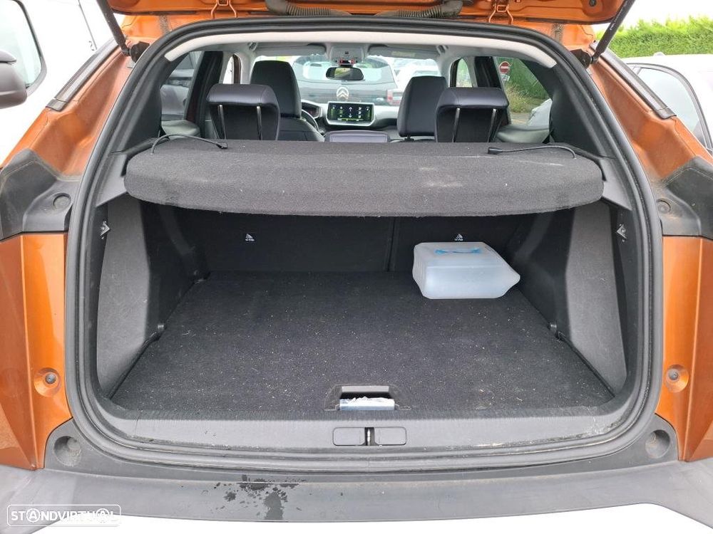 Peugeot 2008 1.5 BlueHDi Allure EAT8 - 11