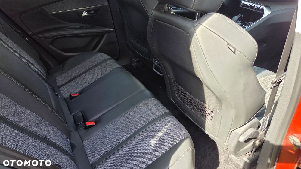 Peugeot 3008 1.2 PureTech GPF Allure S&S EAT8 - 11