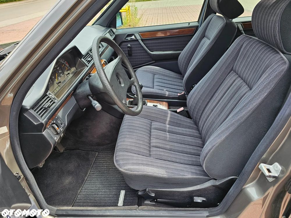 Mercedes-Benz W124 (1984-1993) ver-standard - 13