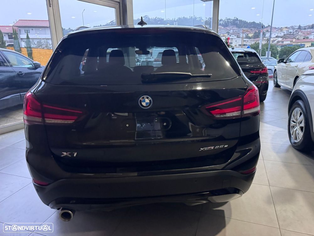 BMW X1 25 e xDrive Corporate Edition - 6