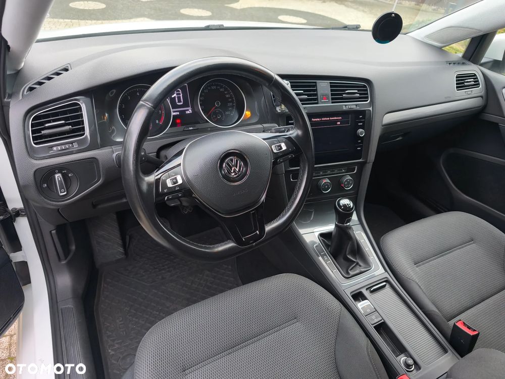 Volkswagen Golf 1.0 TSI (BlueMotion Technology) Trendline - 25