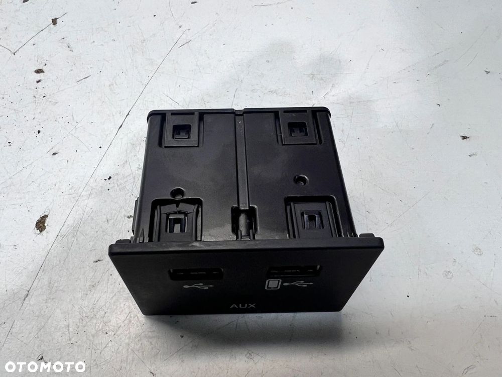 GNIAZDO PORT USB AUX AUDI A6 C7 4G0035736 - 2