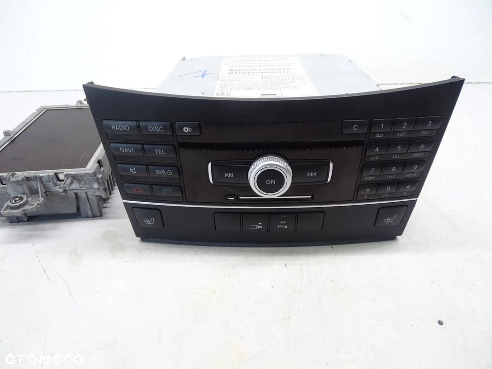 E KLASA W212 W207 Radio monitor 2129068800 - 3