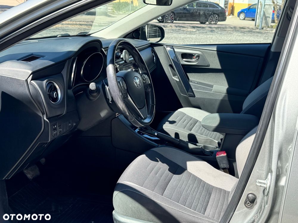 Toyota Auris 1.6 Premium MS - 25