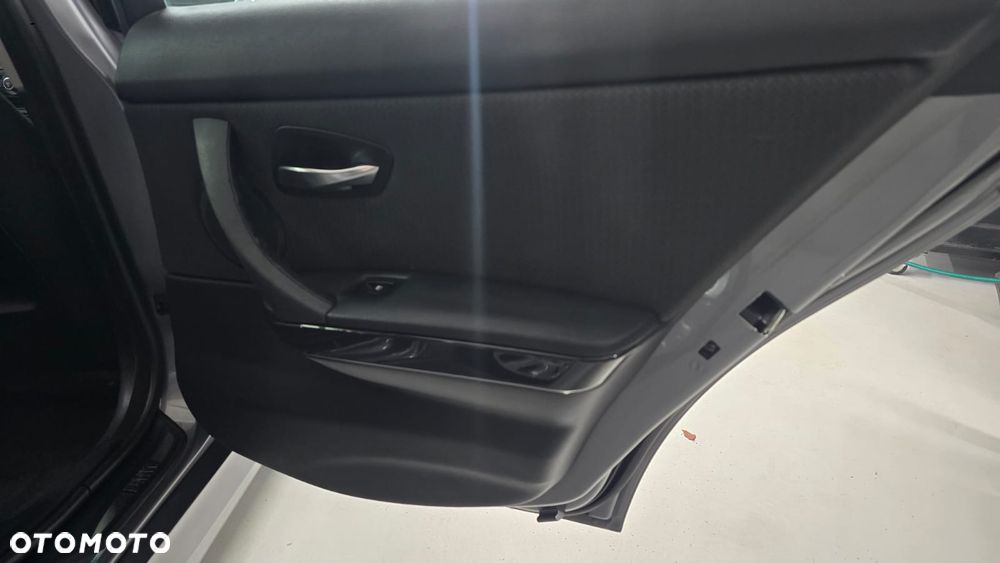BMW Seria 3 318i - 12