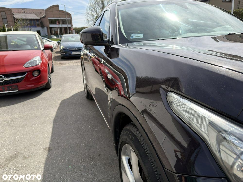 Infiniti QX70 - 9