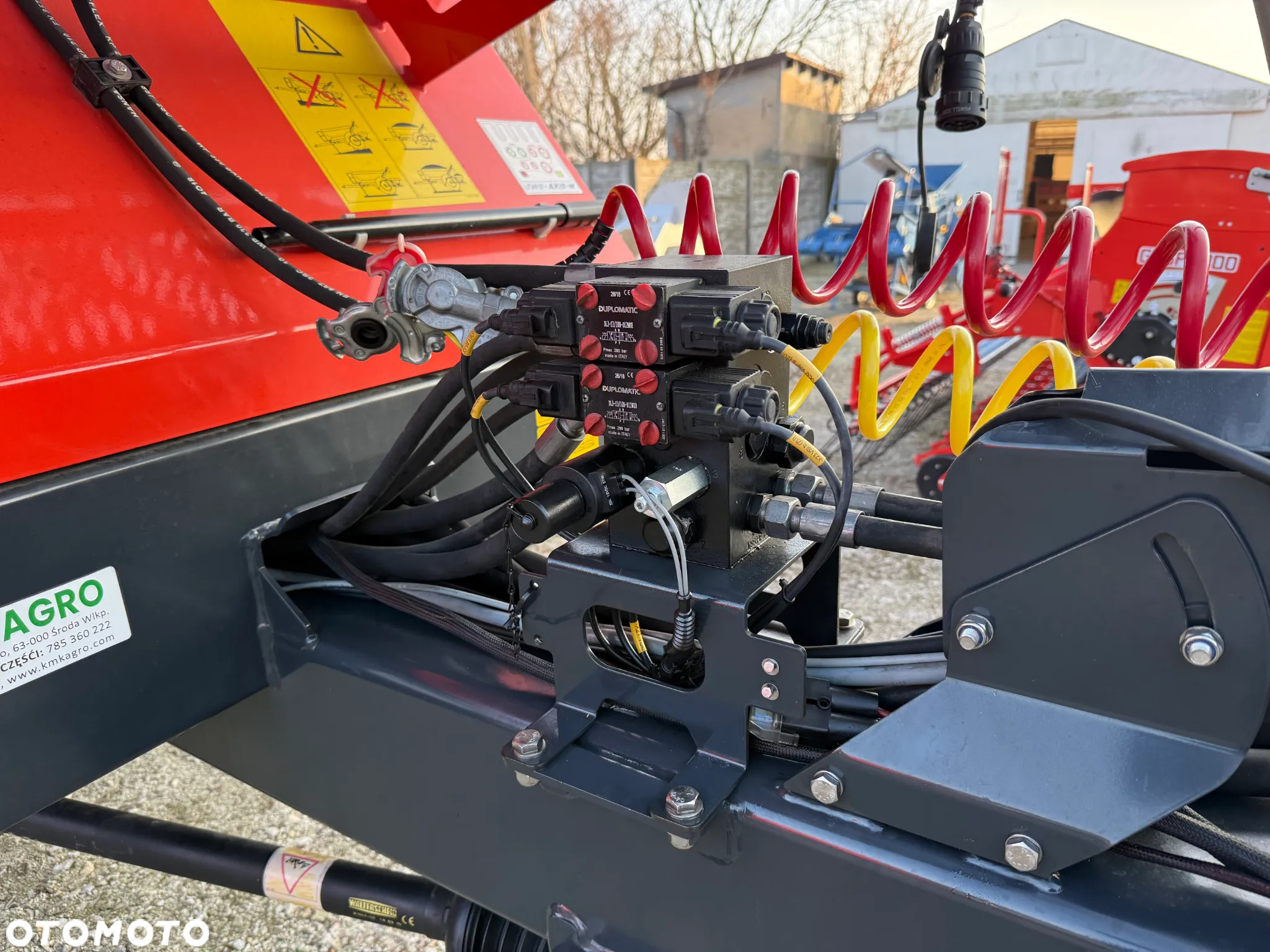 Kuhn Rozsiewacz przyczepa KUHN RAUCH TWS 85.1 - 5