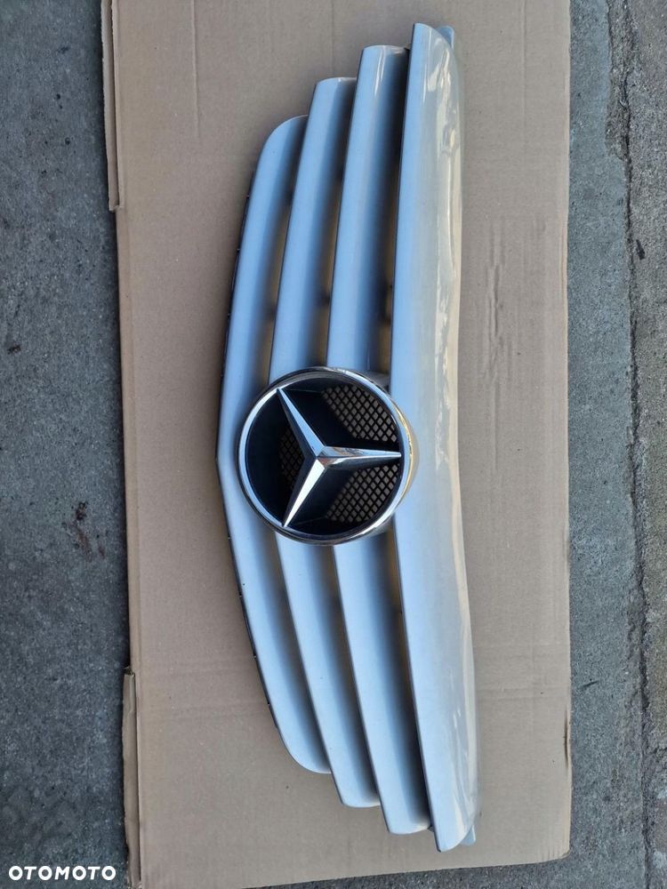 GRILL MERCEDES B KLASA W 245 KOL 761 A1698800183 - 1