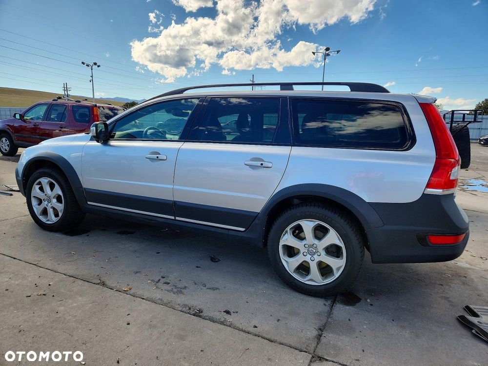 Volvo XC 70 T5 AWD Momentum - 4