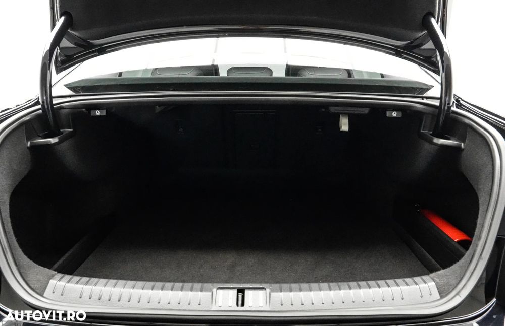 Volkswagen Passat 2.0 TDI DSG Comfortline - 23