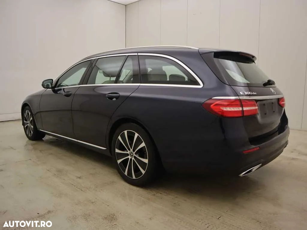 Mercedes-Benz E 300 de 9G-TRONIC - 11