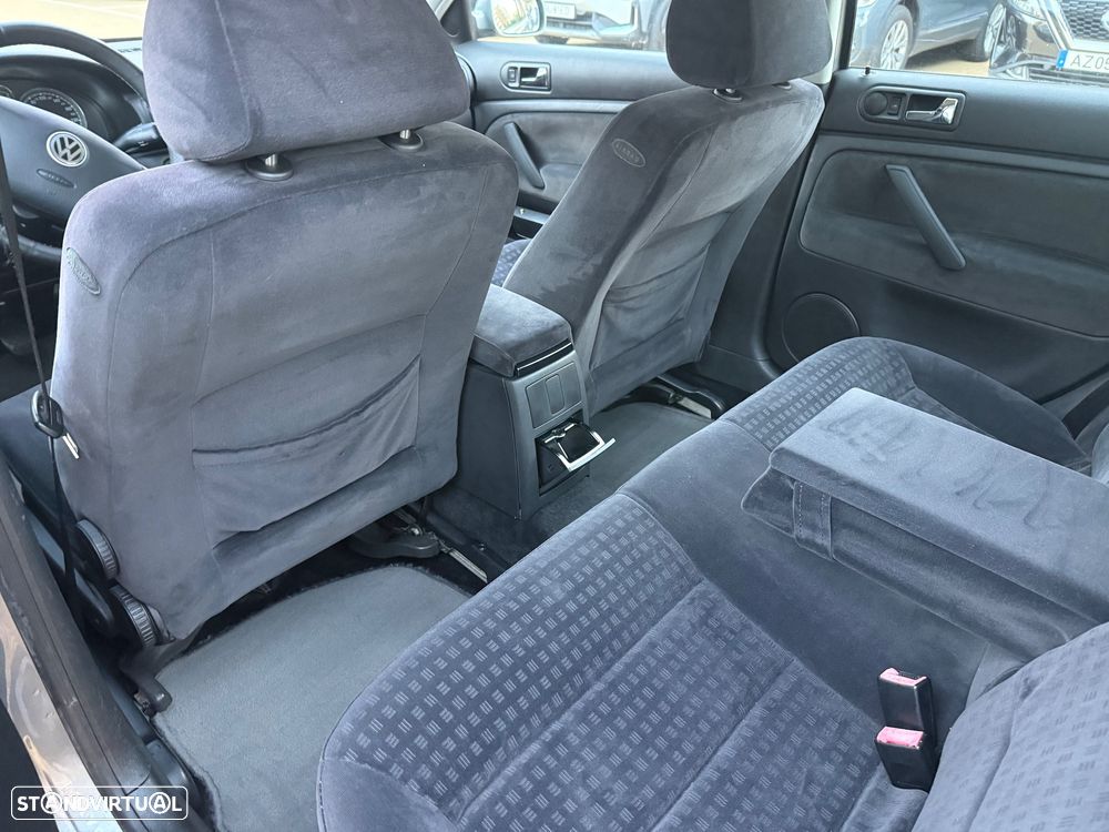 VW Passat 1.9 TDi Confortline 6V - 8