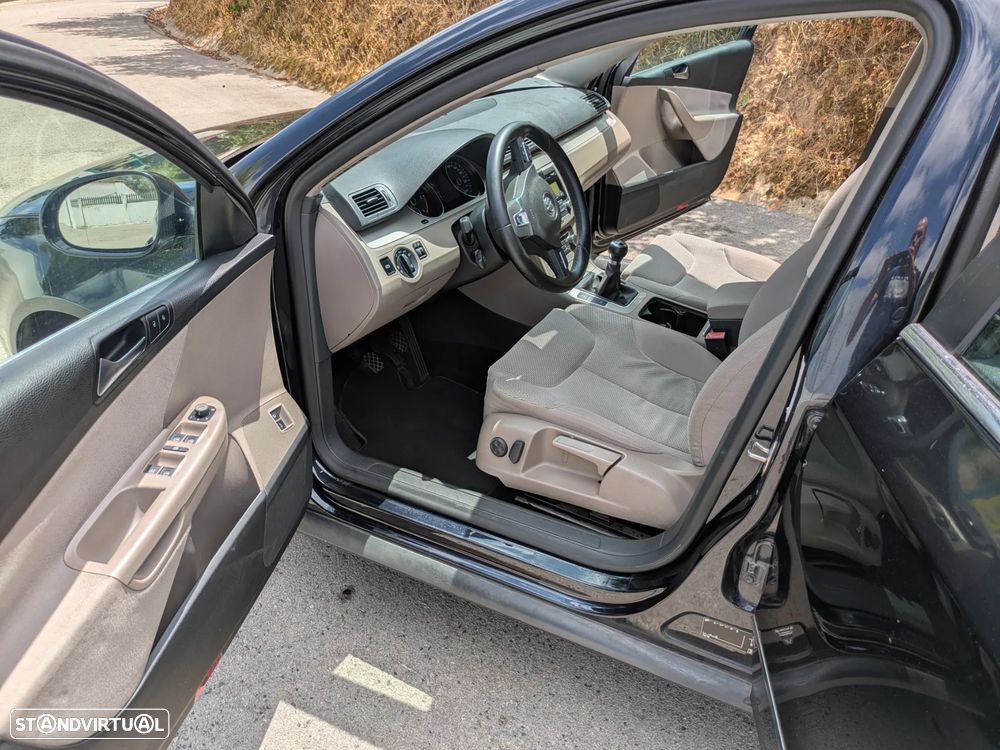 VW Passat Variant 1.6 TDI Confortline BlueMotion - 9