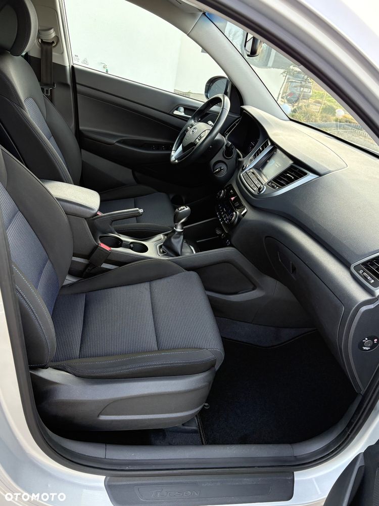 Hyundai Tucson blue 1.7 CRDi 2WD Style - 16