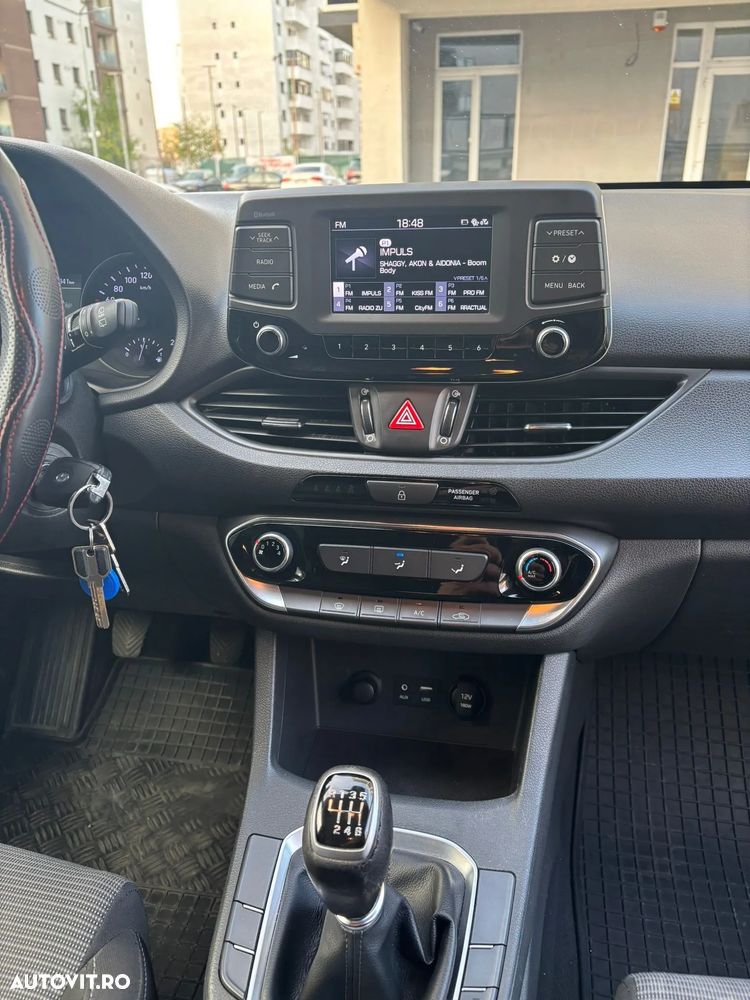 Hyundai i30 1.4 100CP 5DR M/T Comfort - 4