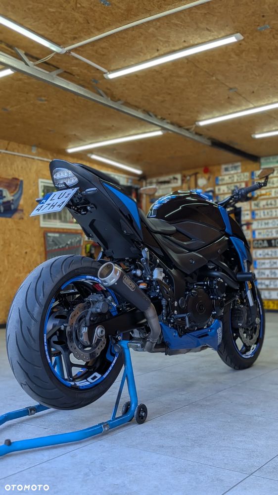 Suzuki GSX - 5