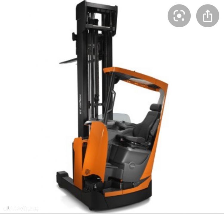 Toyota Reach Truck - 1