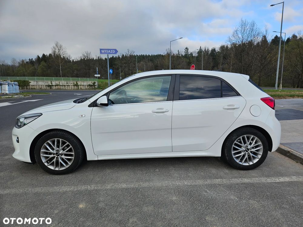 Kia Rio 1.2 L - 4