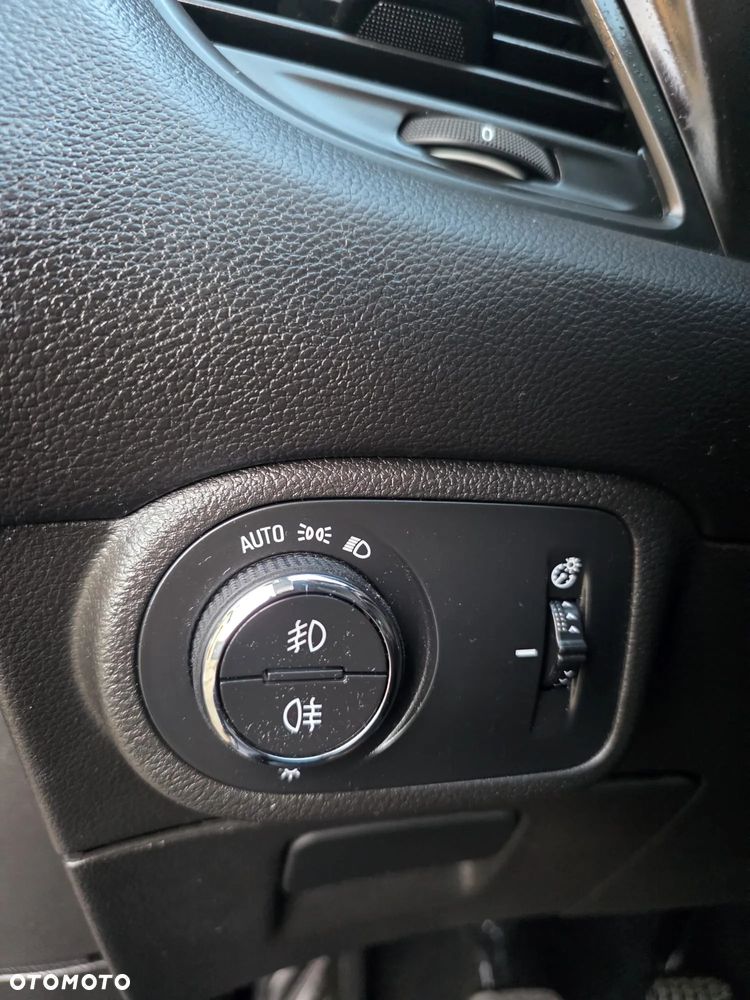 Opel Zafira 2.0 D (CDTI ecoFLEX) Start/Stop Active - 24