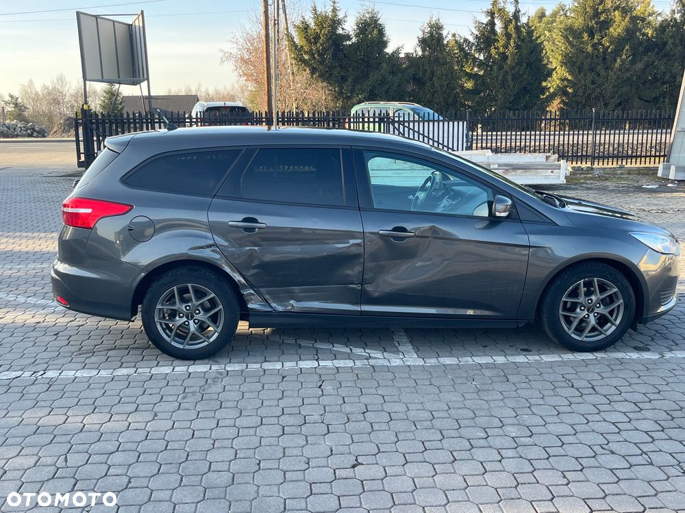 Ford Focus SW - 8