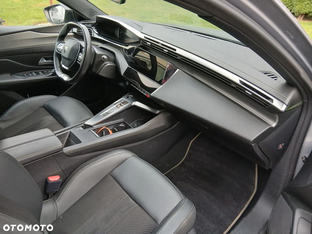Peugeot 308 - 8