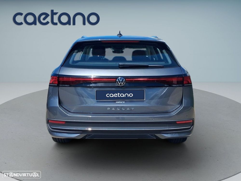 VW Passat Variant 2.0 TDI Business DSG - 17