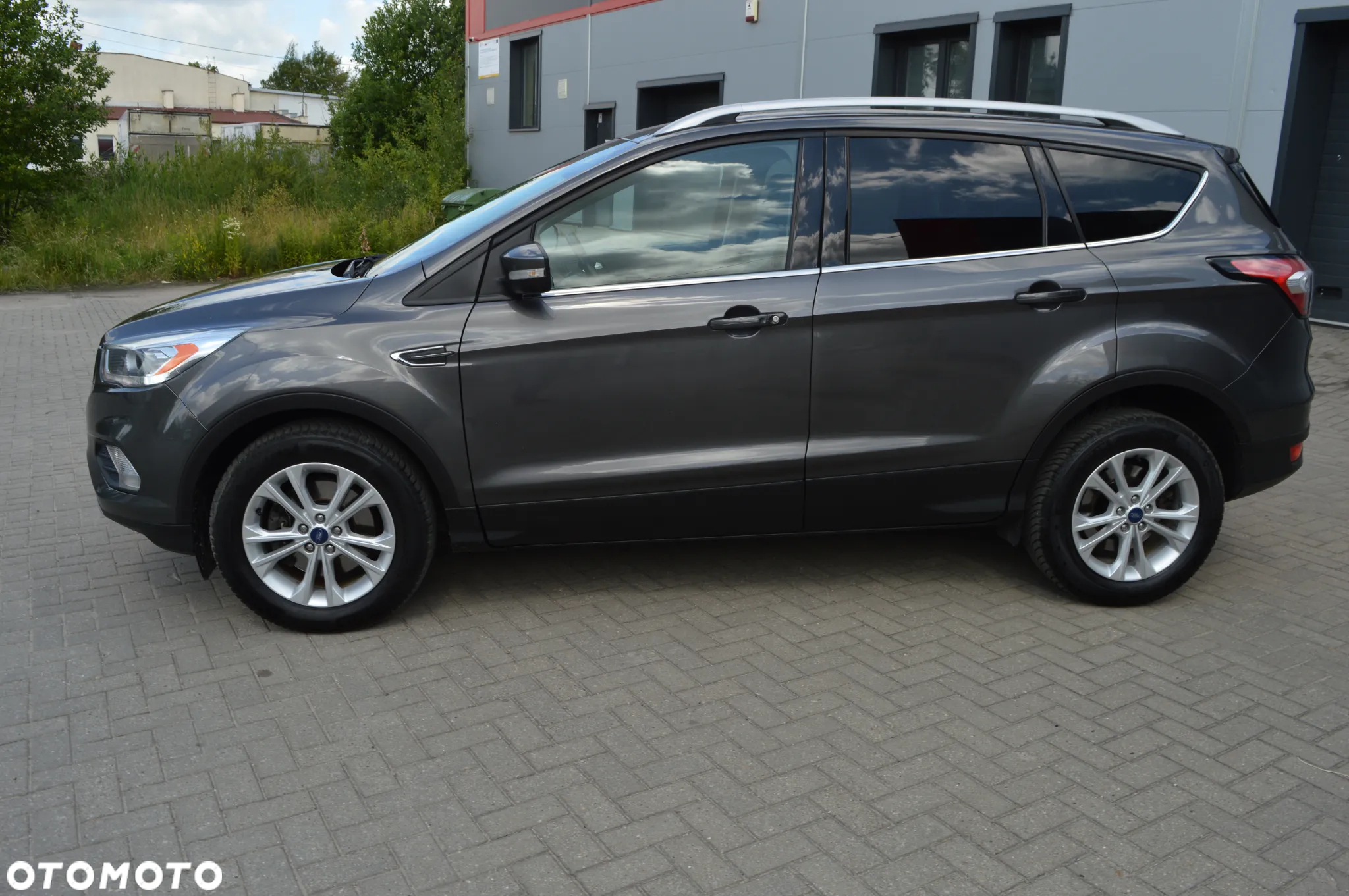 Ford Kuga 2.0 TDCi 2x4 Titanium - 4