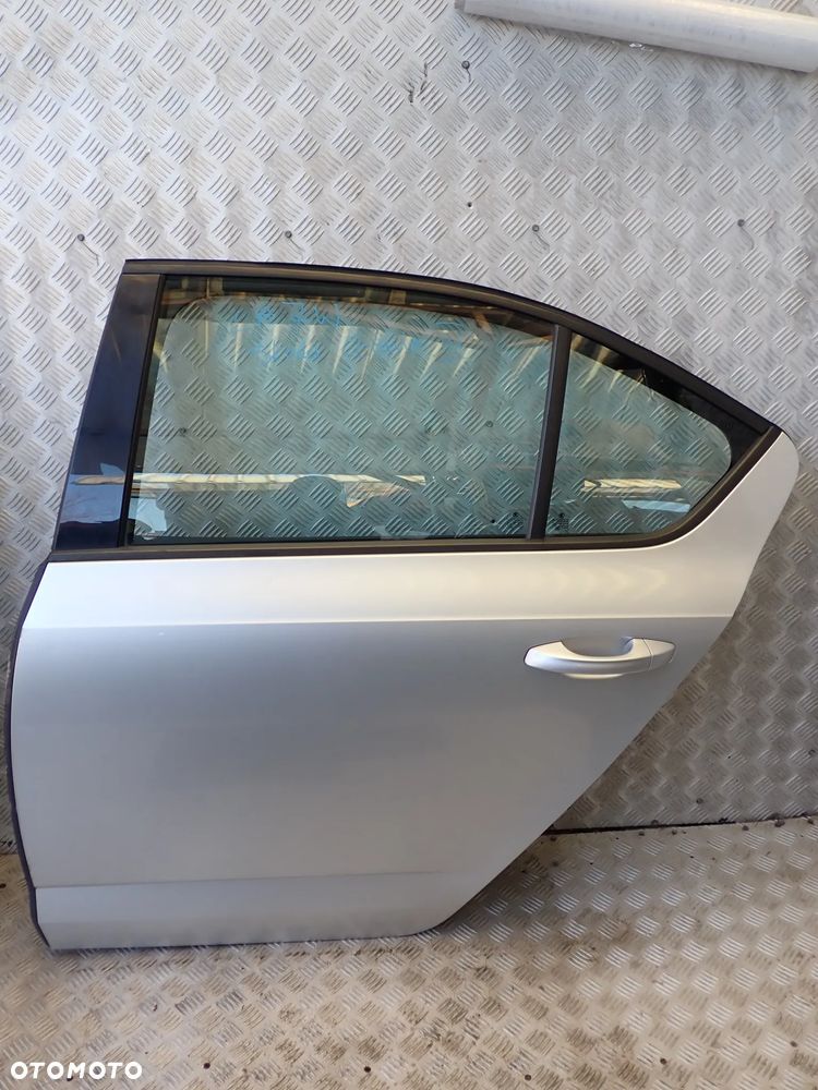 SKODA OCTAVIA III SEDAN KOD LAKIERU LA7W - ZDERZAK PRZÓD +MASKA +BŁOTNIK LEWY / PRAWY -  DRZWI LEWY /PRAWY PRZÓD /TYŁ - ZDERZAK TYŁ - 23