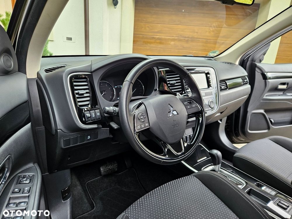 Mitsubishi Outlander - 18