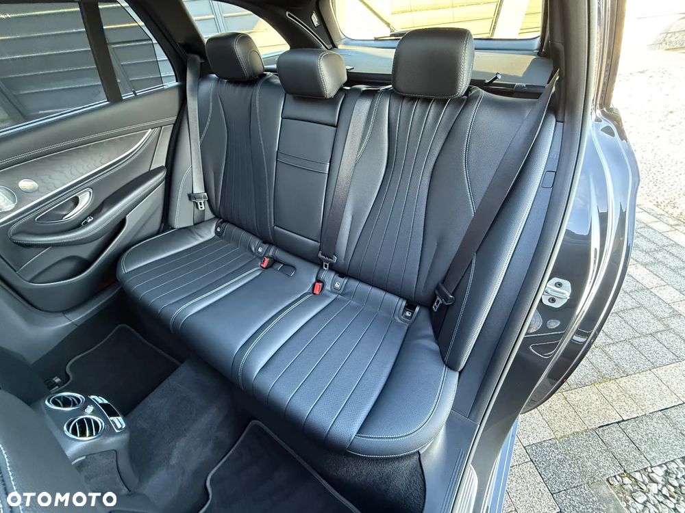 Mercedes-Benz Klasa E 300 d 9G-TRONIC AMG Line - 32