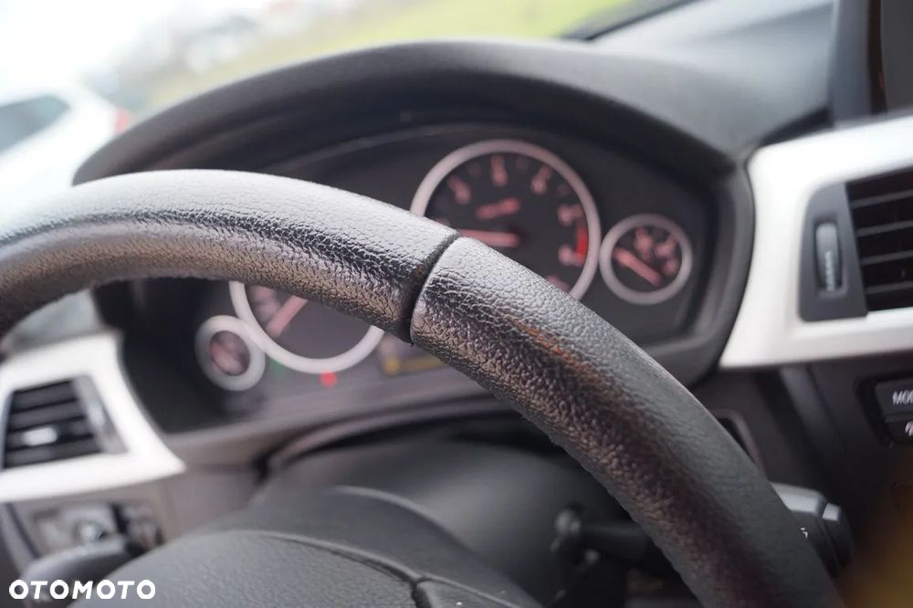 BMW Seria 3 318d DPF Edition Exclusive - 21