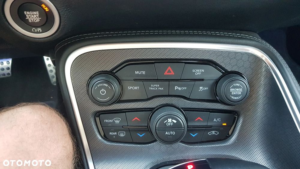 Dodge Challenger 6.4 Scat Pack - 28