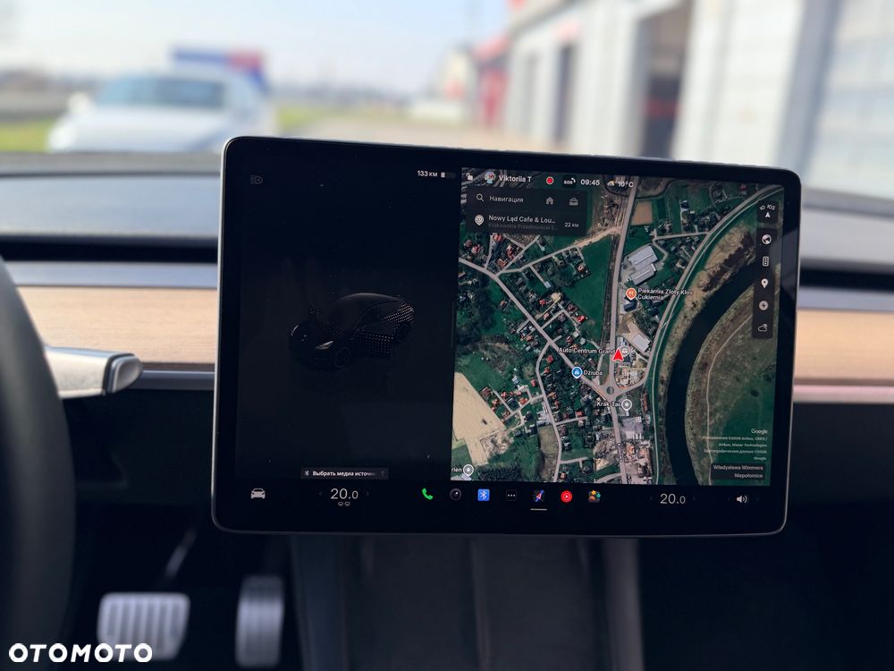 Tesla Model Y Long Range AWD - 13