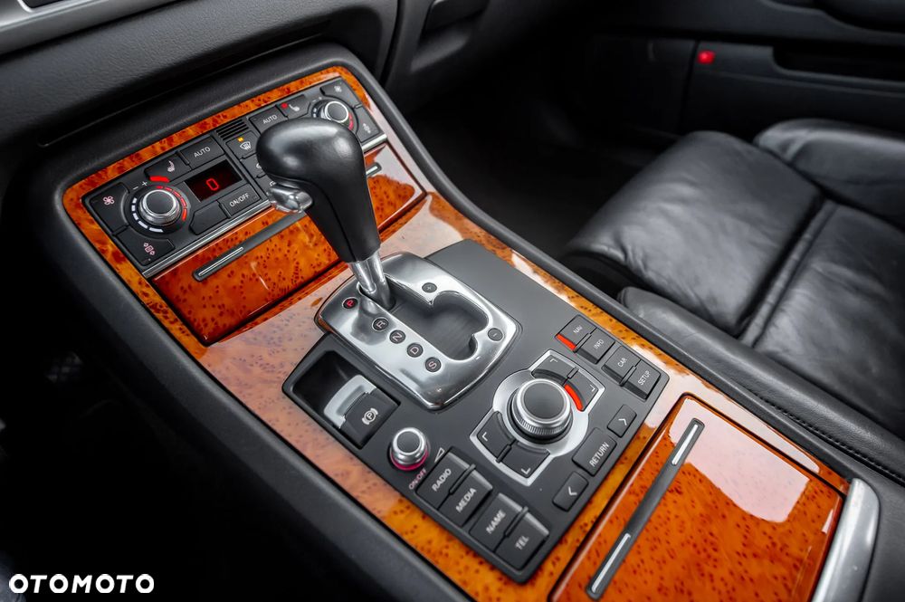 Audi A8 4.2 Quattro - 33