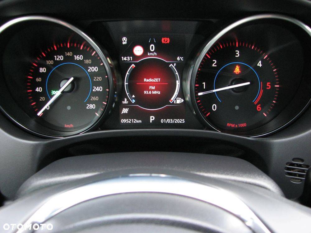 Jaguar XE D180 R-Dynamic S - 24