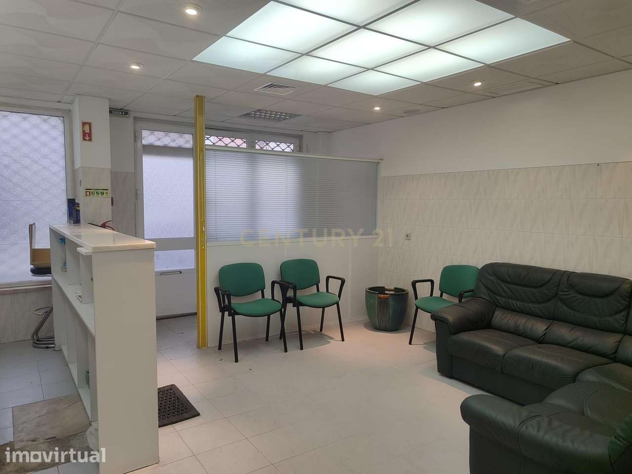 Loja com Duas Frentes | 75 m² | Quinta da Samaritana – Belas