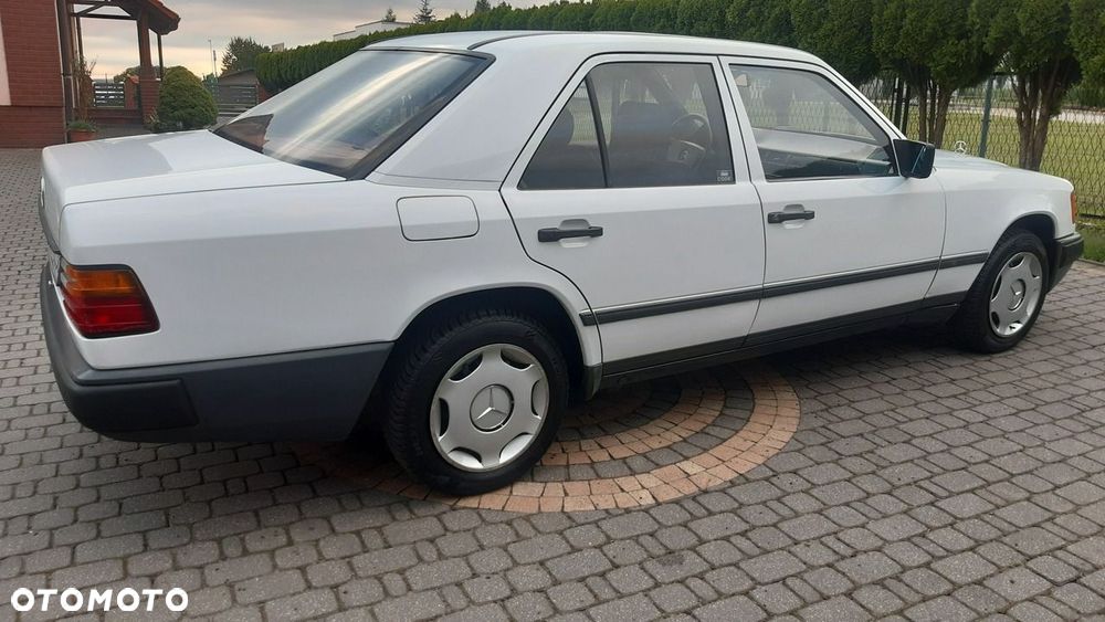 Mercedes-Benz W124 (1984-1993) - 32