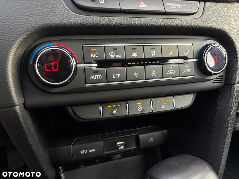 Kia Ceed 1.6 CRDi (48V Mild-Hybrid) DCT7 Platinum - 24