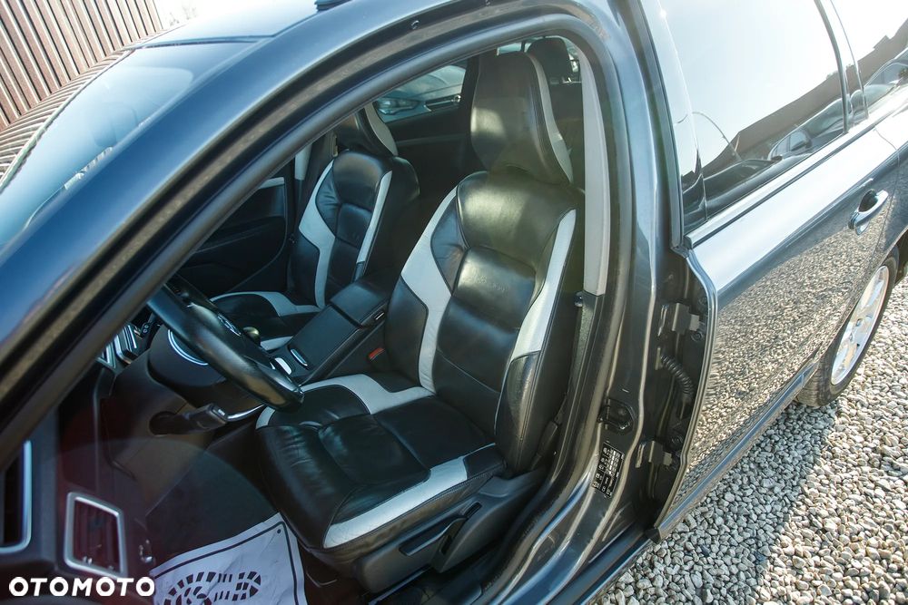Volvo V70 2.5T R-Design Summum - 4