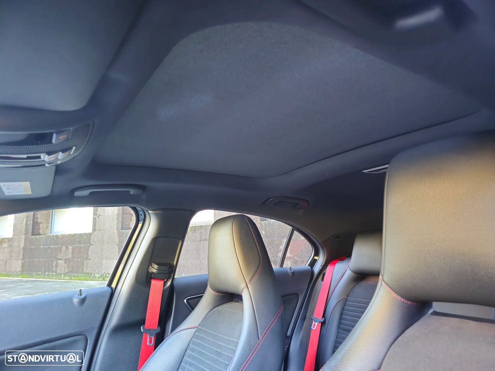 Mercedes-Benz A 45 AMG 4Matic Speedshift 7G-DCT - 33