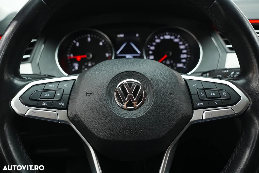 Volkswagen Passat 2.0 TDI SCR DSG Conceptline - 35