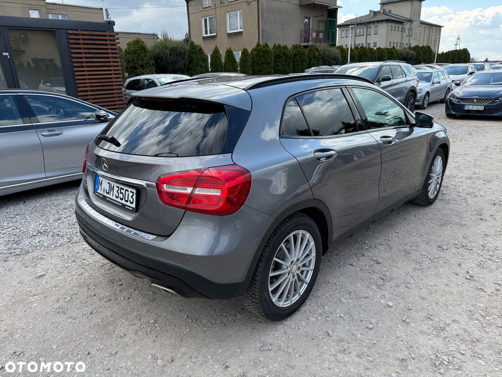 Mercedes-Benz GLA 200 Urban - 19
