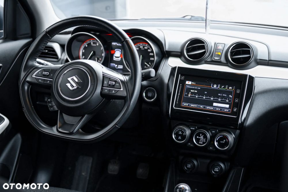 Suzuki Swift 1.2 SHVS Premium Plus - 8